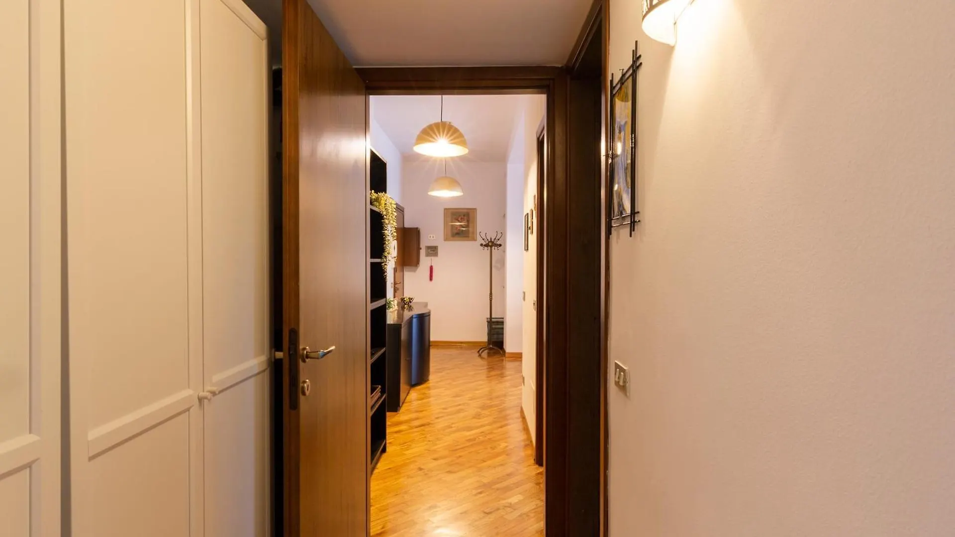 Trendy Corner - Fashion District Daire Milano