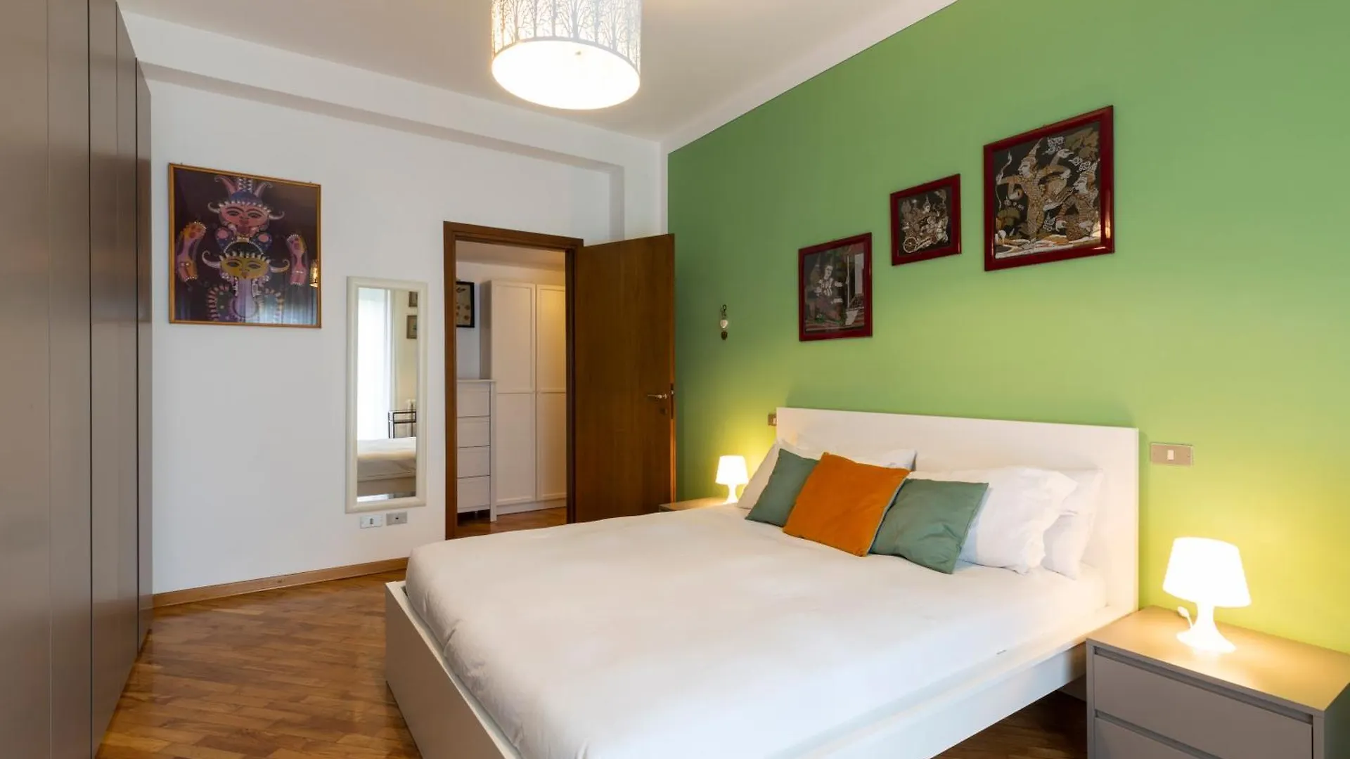 Trendy Corner - Fashion District Daire Milano